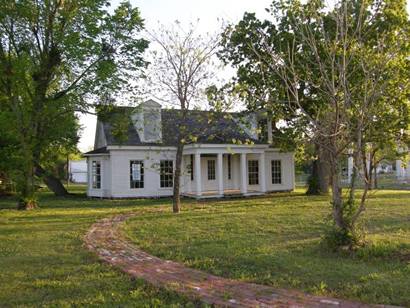 DeMorse Home in Clarksville, Texas