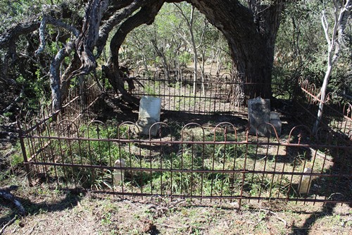 Frio County TX - Unnamed cemetery near Bigfoot