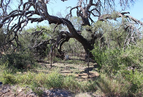 Frio County TX - Unnamed cemetery near Bigfoot