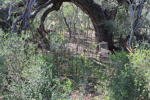 Frio County TX - Unnamed cemetery near Bigfoot