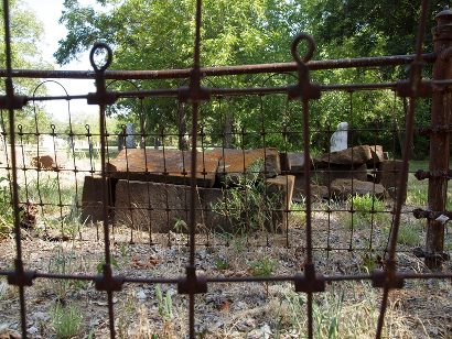 Keller TX, Tarrant County, Mount Gilead Cemetery , Pioneer Stone Burial Cairns 