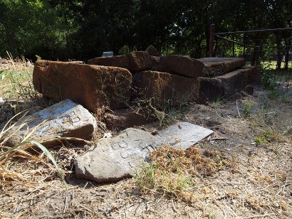 Keller TX, Tarrant County, Mount Gilead Cemetery , Pioneer Stone Burial Cairns 