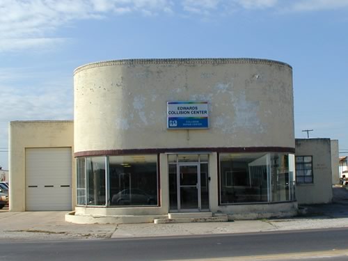 Bowie Texas - car dealership building