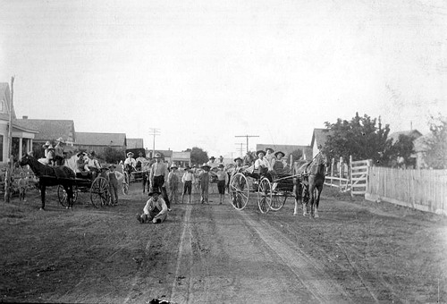 DeSoto TX Neighborhood residents on wagons ,1911 old photo