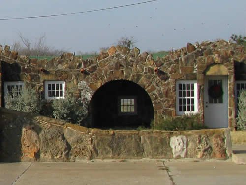 Decatur TX - Texas Tourist Camp Petrified Wood cabin with garage