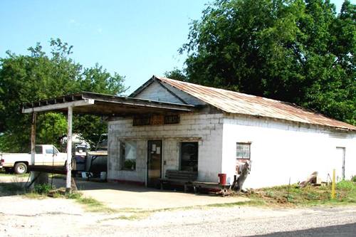 A closed gas station, Dew, Texas