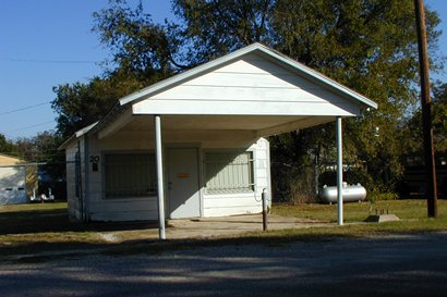 Gordonville TX - Closed Gas Station