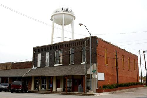 Downtown Italy Texas, water tower