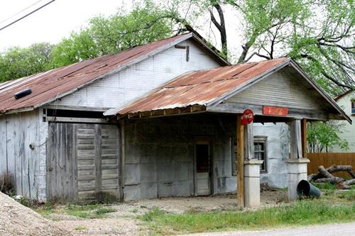 Italy Texas old gas station