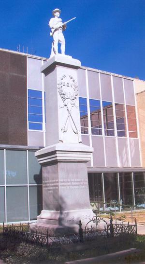 Confederate monument on Kaufman County courthouse ground