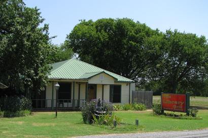 Knollwood TX Library Grill