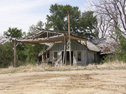 Maryetta Texas - closed gas station