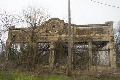 Mount Calm, TX - building ruin