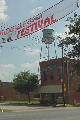 Palmer TX business, festival banner, and Water Tower