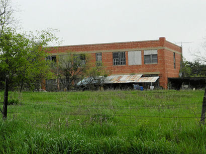 Whitt Tx - Closed School