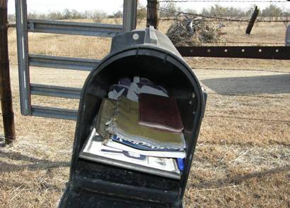 TX - Bryant Station Cemetery mail box