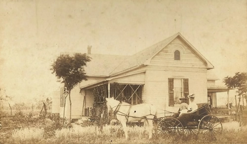 Cameron Texas home and carriage, old photo