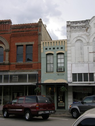 Cuero Texas narrow building