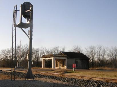 Halsted TX Old Gas Station by RR Track