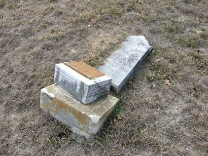 Little New York Tx - Brasco Cemetery fallen tombstone