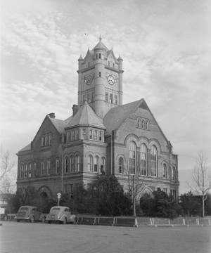 1896 former Madison County courthouse,  Madisonville Texas1939 old photo