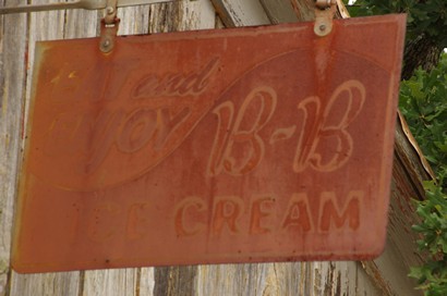 Manheim TX - B-B Ice Cream Sign