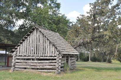 Millheim TX - Log structure