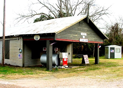 Praha, Texas gas station