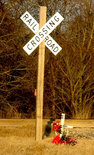 Red Rock, Texas railroad crossing and cross