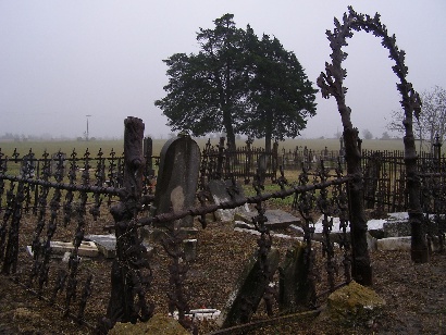 Ross Prairie TX - St. John's Evangelical Lutheran Cemetery cast-iron fenced graves