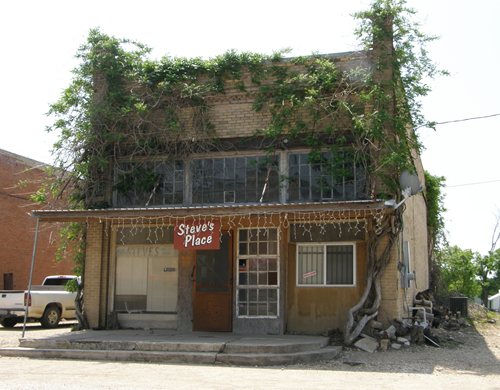 Thorndale Texas building with vine