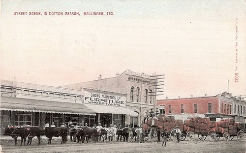 Street scene, in cotton season, Ballinger, 