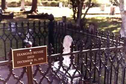 Diamond Bessie tomb and plaque