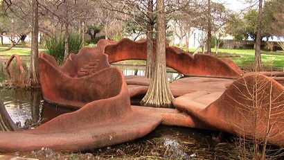 Dallas TX - Fair Park - Leonhardt Lagoon sculpture 