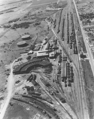 TX - Ennis Depot aerial view