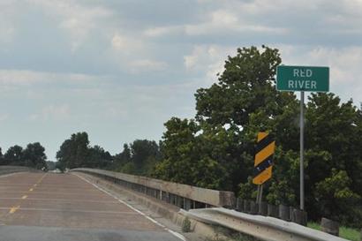 TX - Red River bridge sign