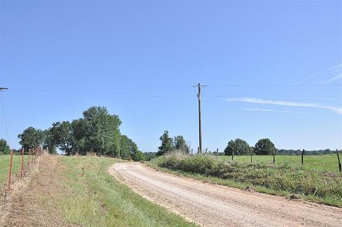 Beaver Dam TX - gravel road 