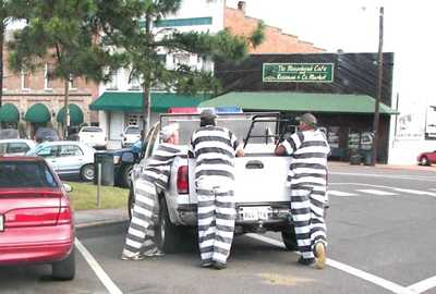 Crockett, TX - Houston County prisoners at work