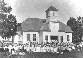 Gallatin Schoolhouse and students, 1916, Texas