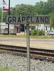 Grapeland railroad track sign
