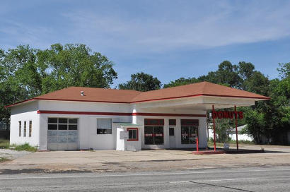 Omaha TX Vintage Service Station