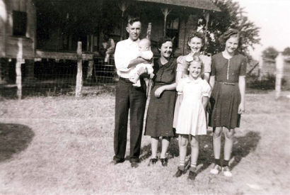 Pennington, TX - Madden family, 1940, at the Miles' Place 