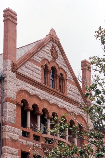Hopkins County Courthouse close up view