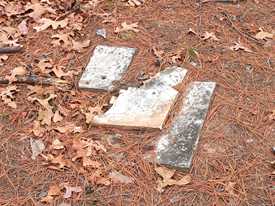 Smith county TX - Broken tombstones in Universe Cemetery, Texas