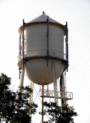 Willis Texas old-fashioned water tower