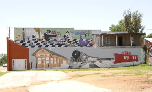 Winona  TX - Depot and train mural