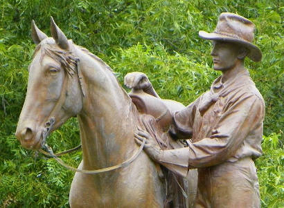 Ballinger Tx - Charles Noyes Statue close up