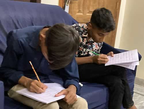 Little lingusits of Lahore studying