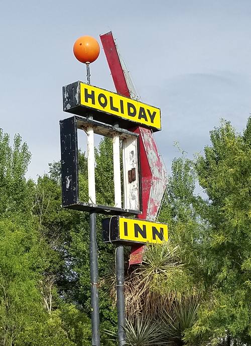 Marfa TX - 1960s Capri Holiday Inn Neon Sign 