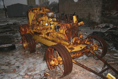 Rusted portable generator in Englewood, Kansas